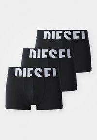 Ensemble de trois boxers noirs avec une large ceinture élastique portant "DIESEL" en lettres blanches en gras. Tissu lisse avec un design ajusté.