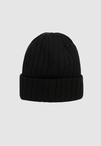 Cappello beanie nero lavorato a maglia con una texture a coste, dotato di risvolto e parte superiore senza cuciture, adatto per il calore e l'abbigliamento casual.