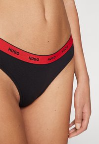 HUGO - Stringi