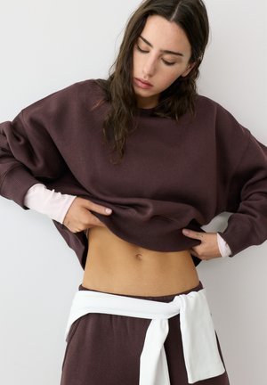 PULL&BEAR, ROUND NECK - SWEATSHIRT - Sweatshirt - brown