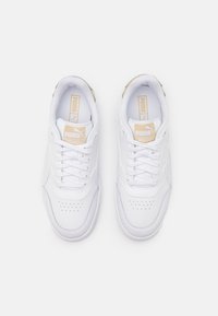 Puma DOUBLECOURT UNISEX - Tenisice - white/putty