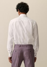Next TRIMMED FIT SINGLE CUFF - REGULAR FIT - Camicia - white burgundy red