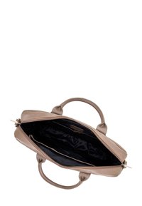 Tanfarbene Lederhandtasche mit doppelten Griffen, oberem Reißverschluss und einem mit schwarzem Stoff ausgekleideten Innenraum, der eine Reißverschlusstasche und ein offenes Fach bietet.