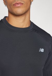 New Balance TECH CREW - Felpa - black