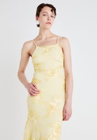 Gina Tricot EMBROIDERY DRESS - Oblačila za posebne priložnosti - light yellow