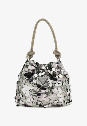 Sac à main circulaire en paillettes argentées et noires avec une finition texturée, doté d'une anse nouée scintillante et d'un emblème logo à l'avant.