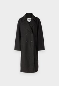 Cappotto doppiopetto nero con rever a punta, maniche lunghe, due tasche frontali e una vestibilità comoda. Realizzato in un materiale morbido e strutturato.