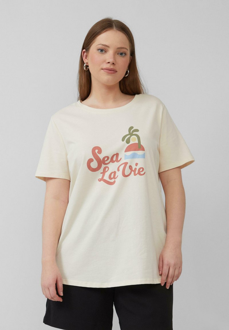 Crème katoenen T-shirt met korte mouwen, voorzien van een kleurrijke graphic print met de tekst "Sea La Vie" en een palmbomenontwerp.