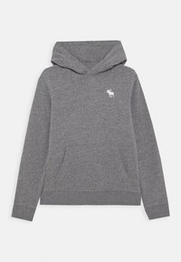 Grauer Kapuzenpullover aus einem weichen, strukturierten Stoff. Verfügt über eine Fronttasche und ein kleines weißes Elch-Logo an der oberen linken Brustseite.