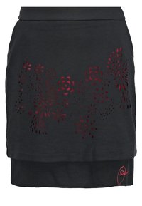 Schwarzer Rock mit floralen Cut-out-Mustern, die ein tiefrotes Futter sichtbar machen. Verfügt über einen flachen Bund und ein mehrlagiges Design mit glatter Textur.