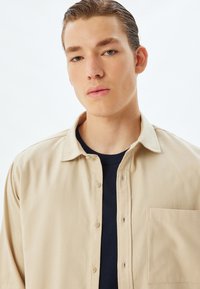 Koton CLASSIC - Skjorter - beige
