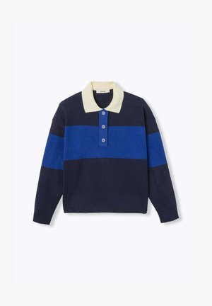 Pull en polo à rayures bleu marine et bleu, avec un col crème et une patte de boutonnage à trois boutons. Texture douce, manches longues et ourlet côtelé.