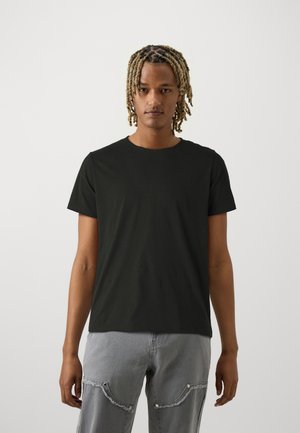 - T-shirt basic