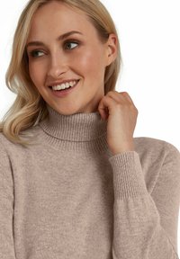 FALKE Maglione - oak mel