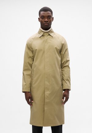 Rank 12: Isaac Dewhirst - MACINTOSH COAT - Classic coat