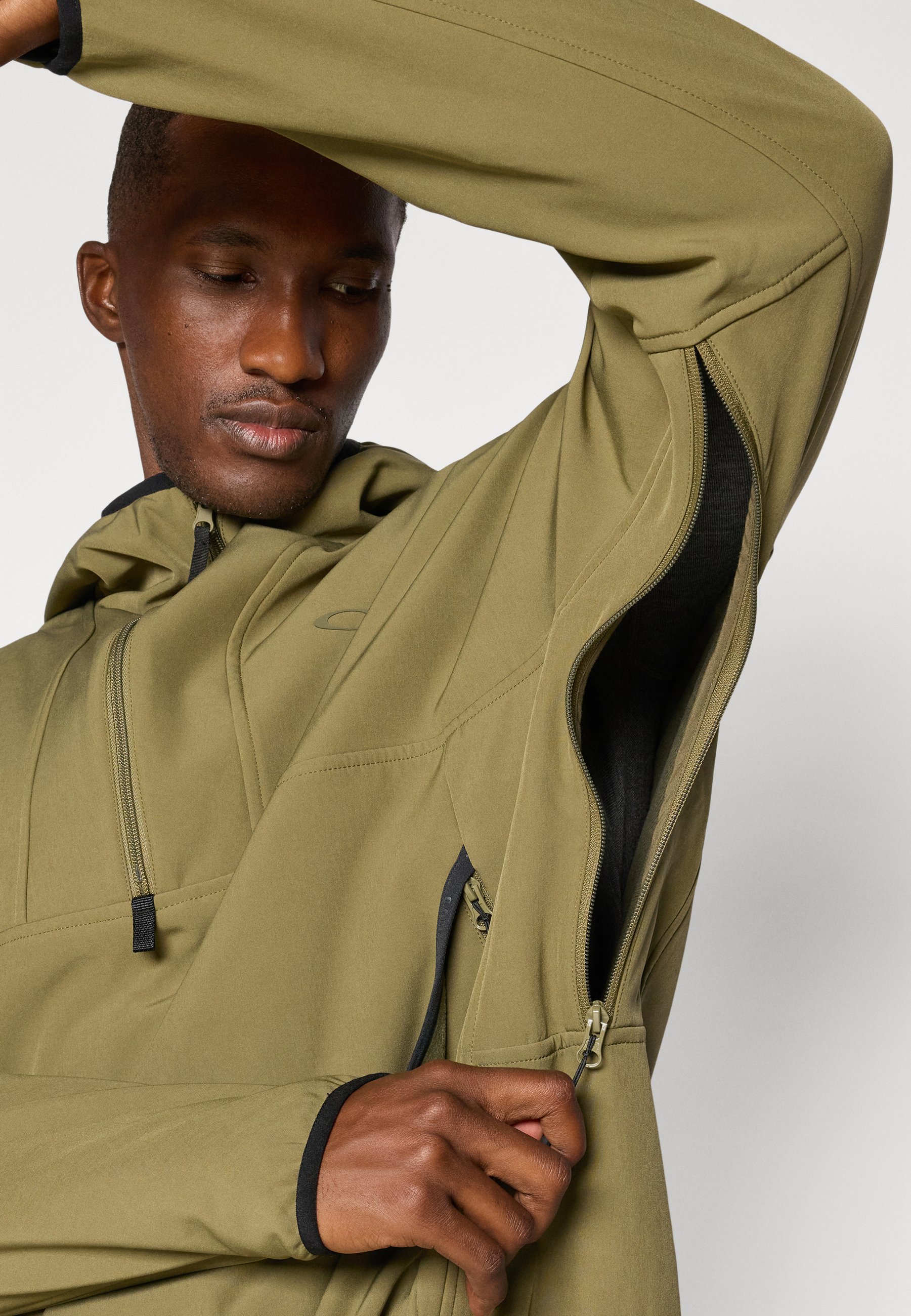 Oakley WINTERTIDE HOODIE - Chaqueta softshell - army green/verde