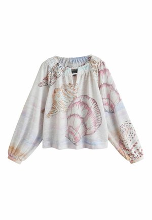 Langärmlige Bluse mit elastischem Ausschnitt und Bündchen, mit pastellfarbenem Muschel- und Ozeanmotiv auf hellem Hintergrund.