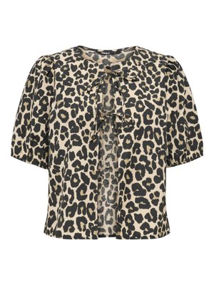 Beige Bluse mit schwarzen Leopardenflecken, kurzen Puffärmeln, rundem Ausschnitt und vorne gebundenen Schleifen, in der Mitte offen.