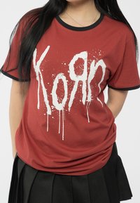Paradiso Clothing KORN BAND LOGO RINGER - Print T-shirt - red