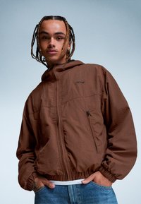 Bershka TECHNICAL - Allvädersjacka - dark brown