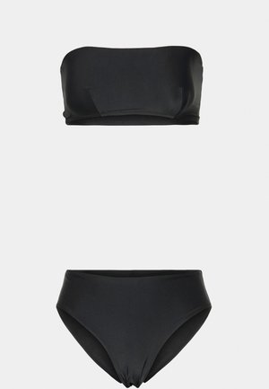 Conjunto de biquíni preto com um top sem alças e parte de baixo com cintura alta, feito de um tecido suave e elástico com um design sem costuras.