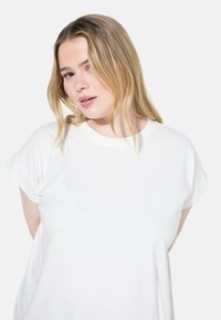 Studio Untold GERUNDETER  - T-shirt basic - off-white