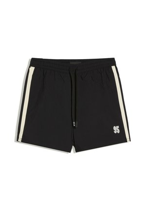 Czarne sportowe krótkie spodenki z białymi paskami po bokach, elastycznym pasem ze sznurkiem i białą cyfrą "95" nadrukowaną na dolnej części prawej nogawki.