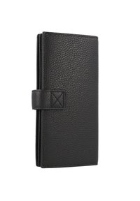 Schwarze Leder Geldbörse mit strukturiertem Oberflächen, gesichert durch einen Riemen mit Kreuzstichdetails, in einem schlanken, rechteckigen Design.