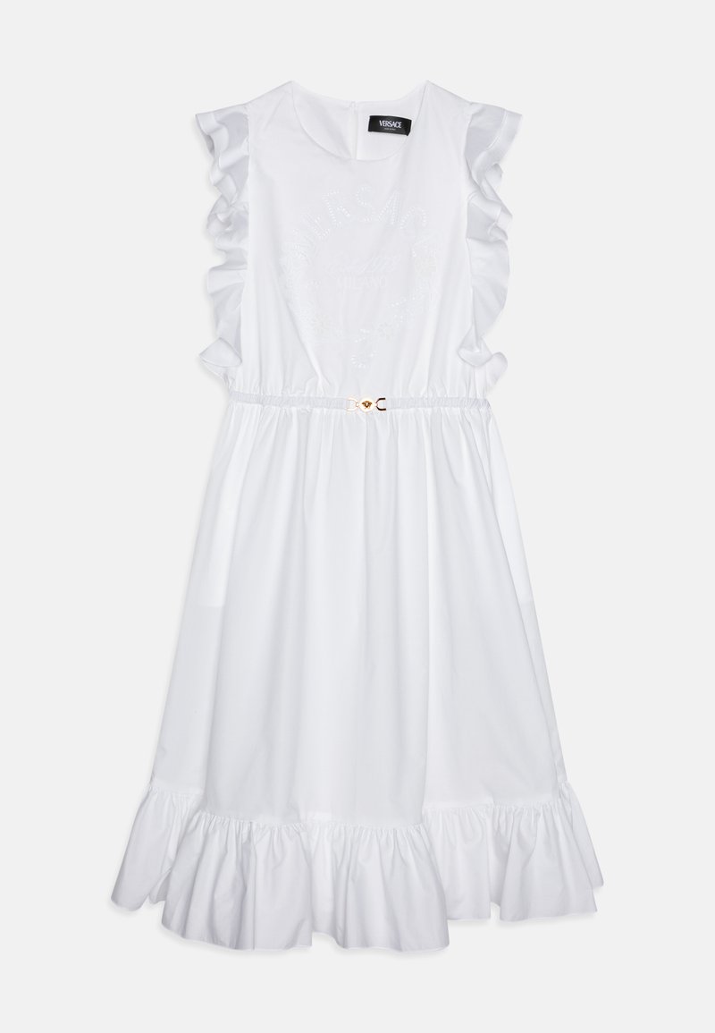 Vit bomullsklänning med volangärmar, elastisk midja och en insydd kjol. Har ett guldfärgat bälte med spänne och präglad logotypdetalj.
