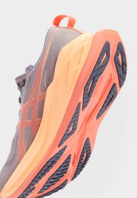 ASICS SUPERBLAST 2 UNISEX - Chaussures de running sur route - greyish purple/coral reef