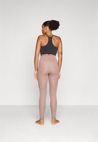 New Balance HARMONY HIGH RISE LEGGING - Leggings - earth shadow
