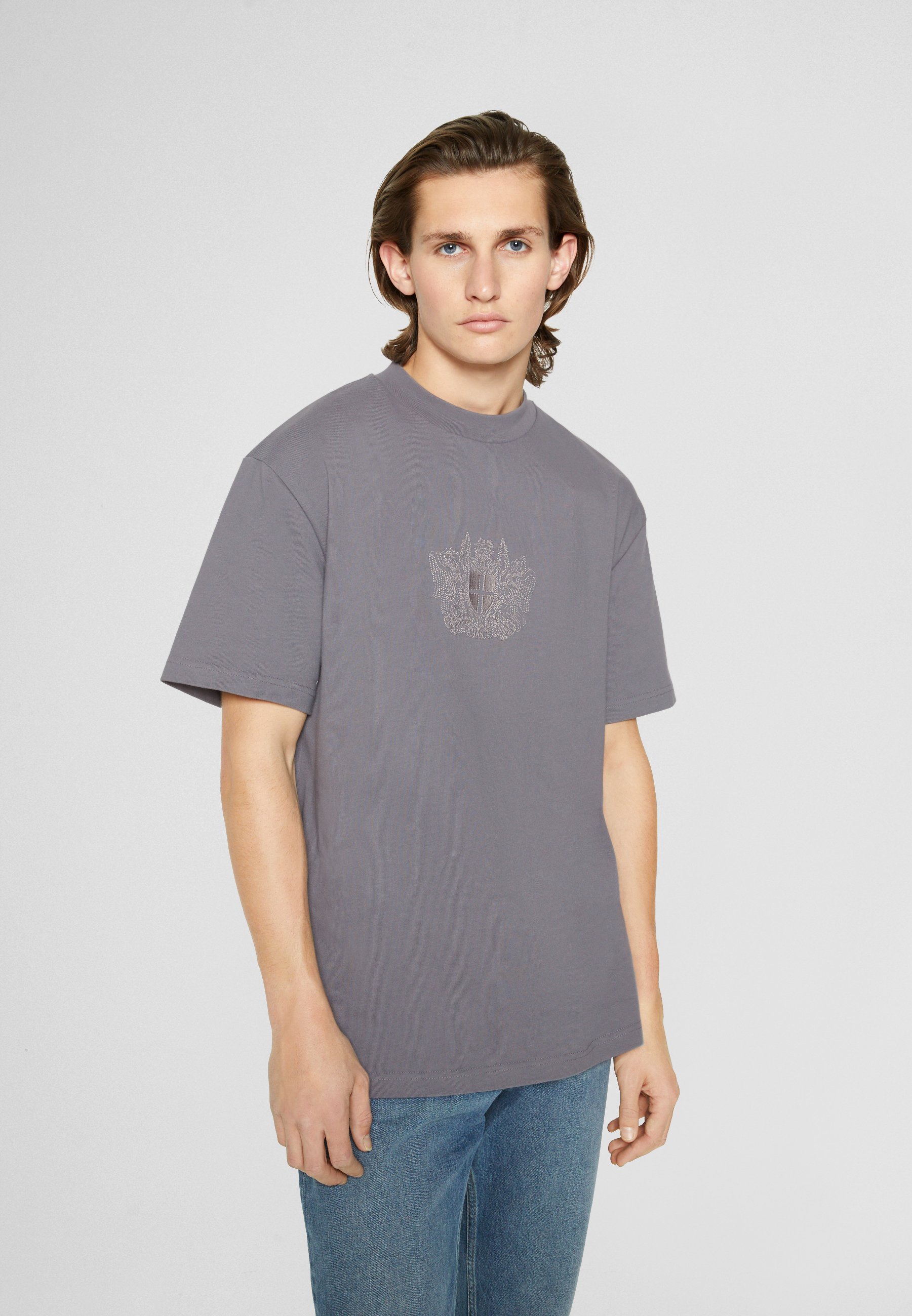 how to tell if a gucci shirt is real