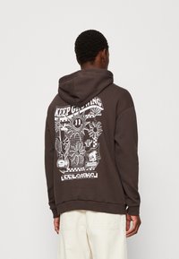 YOURTURN Jersey con capucha - brown