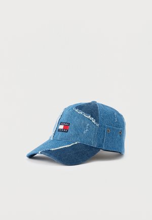 Blaue Patchwork-Denim-Baseballkappe mit Used-Effekten und Tommy Jeans-Logo auf der Vorderseite.
