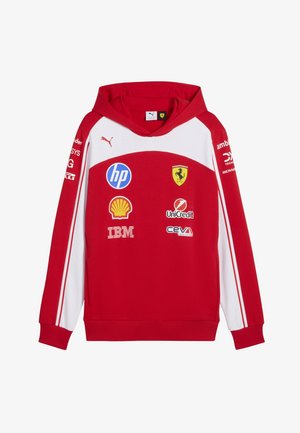 Rød og hvid Ferrari-hoodie med Puma-logo samt sponsorlogoer fra HP, Shell, IBM, UniCredit og CEVA på fronten og ærmerne.