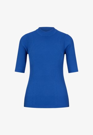 Niebieski, prążkowany sweter z krótkimi rękawami i wysokim dekoltem. Posiada pionowe szwy dla struktury oraz gładką teksturę.