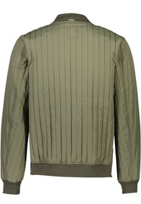 Chaqueta acolchada verde con cuello, puños y dobladillo acanalados. Presenta costuras verticales y una textura suave. Vista trasera únicamente.