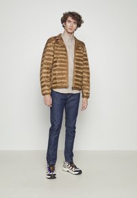Tommy Hilfiger PACKABLE - Casaco leve - desert khaki