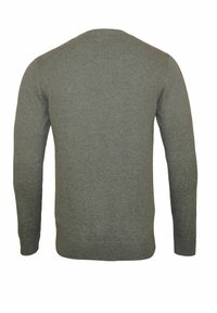 Grå stickad tröja sett bakifrån, med långa ärmar, rund hals och ribbad nederkant. Materialet verkar mjukt och medelviktigt.