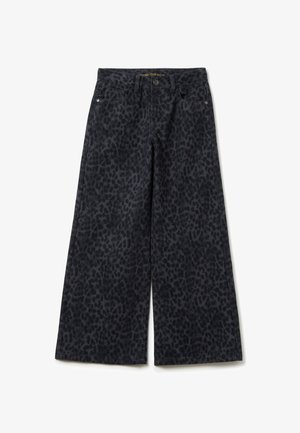 Pantalons larges noirs présentant un motif subtil de léopard. Fabriqués en tissu doux avec un design classique à 5 poches et une fermeture éclair.