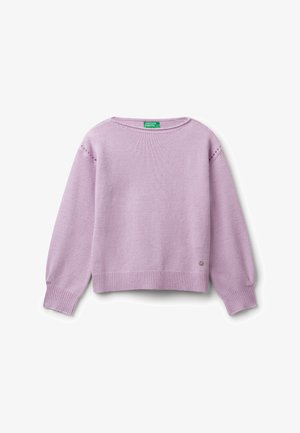 Maglione rosa chiaro a maniche lunghe in lavorazione a maglia con polsini e orlo a costine, scollatura tonda e piccolo logo metallico vicino all'orlo.