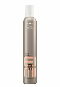 Wella EIMI Shape Control styling mousse i en høj, cylindrisk, metalisk sølvbeholder med en hvid kapsel. Har sort og ferskenfarvet tekst.