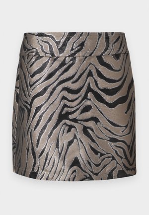 Mini gonna a pattern zebrapir intarsiato in argento metallizzato e nero, con una texture liscia e un design aderente. Ampia cintura in cima.