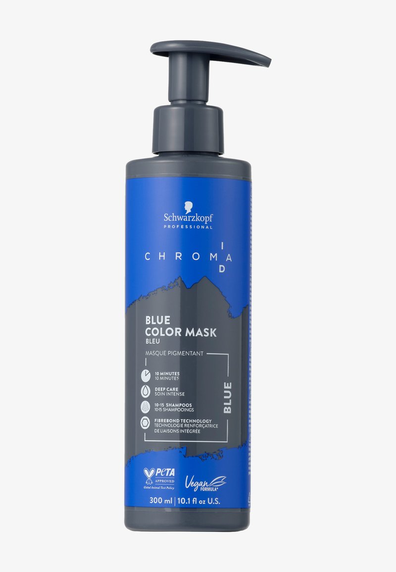 Blauwe kleurenspray in een cilindrische plastic fles met een pompdispenser. Heeft zwarte accenten en zilveren tekst, gelabeld als veganistisch en goedgekeurd door PETA.