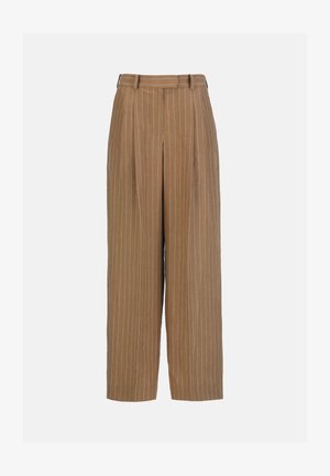 Bruine hoge taille wijde pijpen broek met witte verticale speldenprik strepen en een ingebouwde riem op een effen lichte achtergrond.