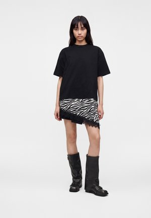 Noisy May NMFILLA OVERSIZE - T-shirt print - black