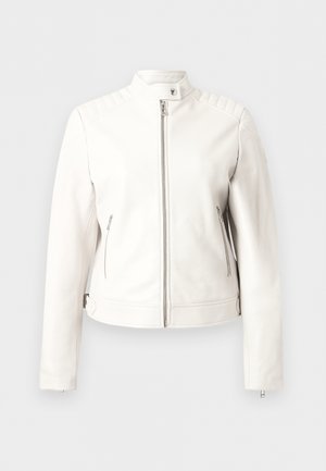 Veste de motard en cuir blanc avec détails matelassés aux épaules, fermeture éclair à l'avant, deux poches latérales zippées et col à bouton-pression.