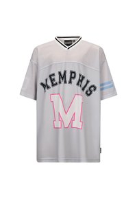 Grijze mesh jersey met zwarte "MEMPHIS" tekst en roze "M" logo; heeft een zwart-wit geribbelde V-hals en blauwe gestreepte accenten op de mouwen.