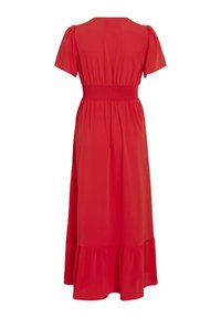 Červené maxi šaty majú krátke puff rukávy, smockovaný pás a volánový lem, sú vyrobené z ľahkej látky s hladkou textúrou.