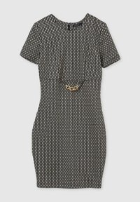 Robe texturée noir et blanc à manches courtes, coupe ajustée, avec un détail de chaîne dorée à la taille. Encolure ronde et fermeture éclair au dos.
